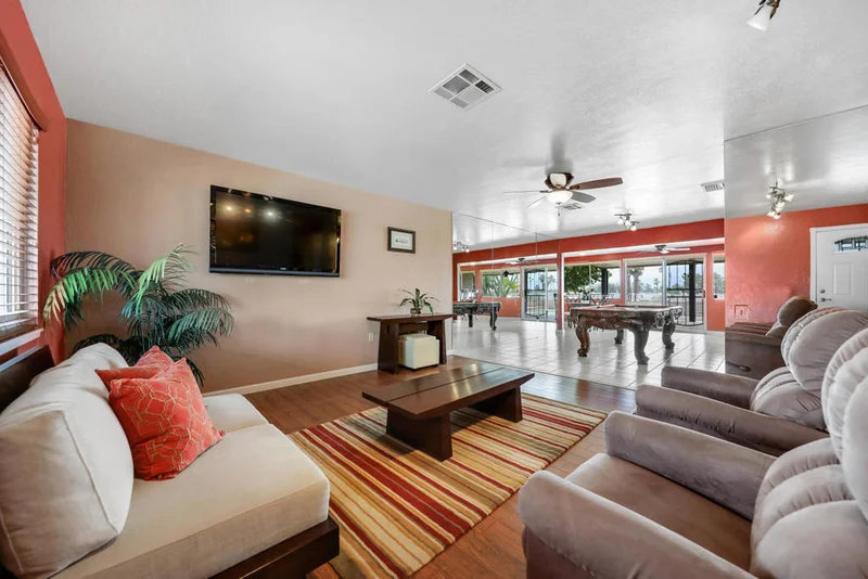 43320 Illinois, Palm Desert, CA 92211