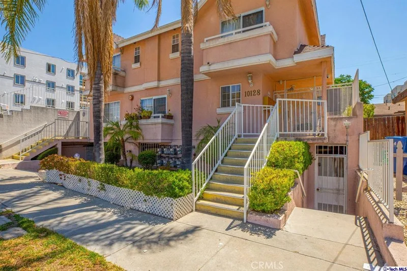 10128 Hillhaven #109, Tujunga, CA 91042
