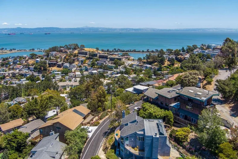450 Kings, Brisbane, CA 94005