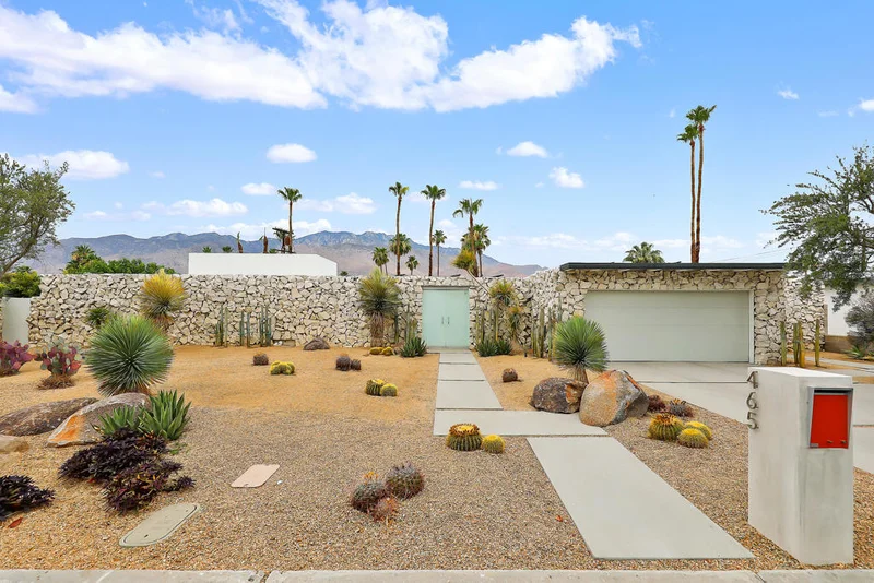 465 Juanita, Palm Springs, CA 92262