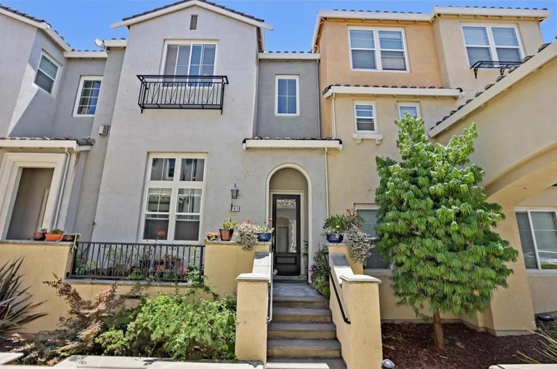 10280 Park Green #841, Cupertino, CA 95014