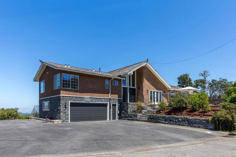 22580 Ravensbury, Los Altos Hills, CA 94024