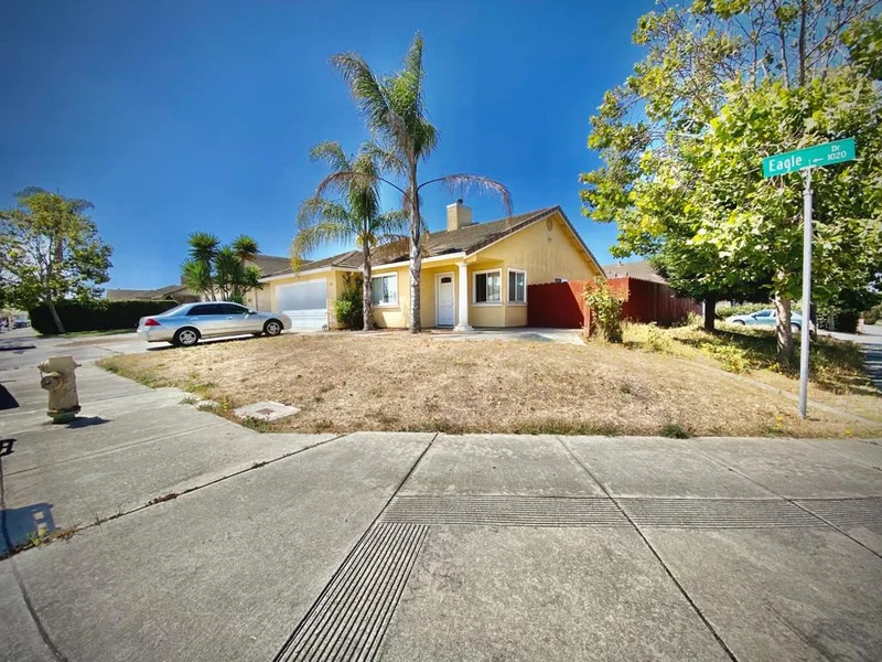 1015 Eagle Drive, Salinas, CA 93905