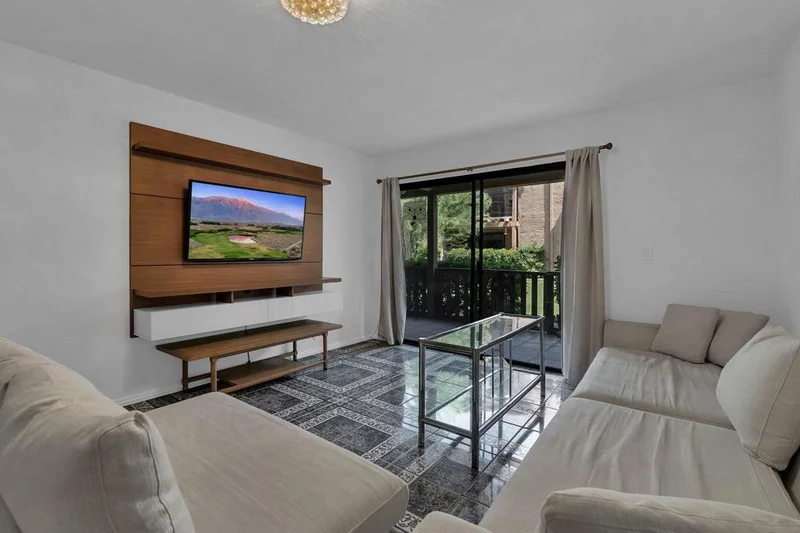 1050 Ramon ##104, Palm Springs, CA 92264