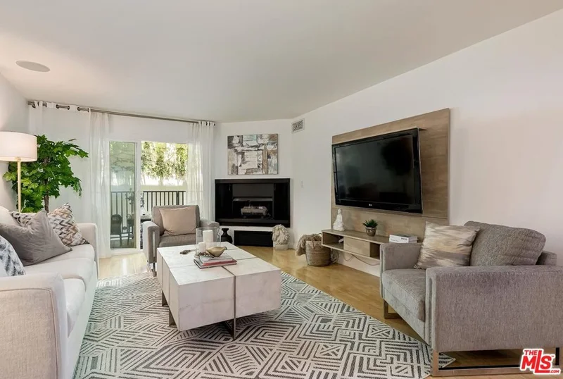 1230 Horn #421, West Hollywood, CA 90069