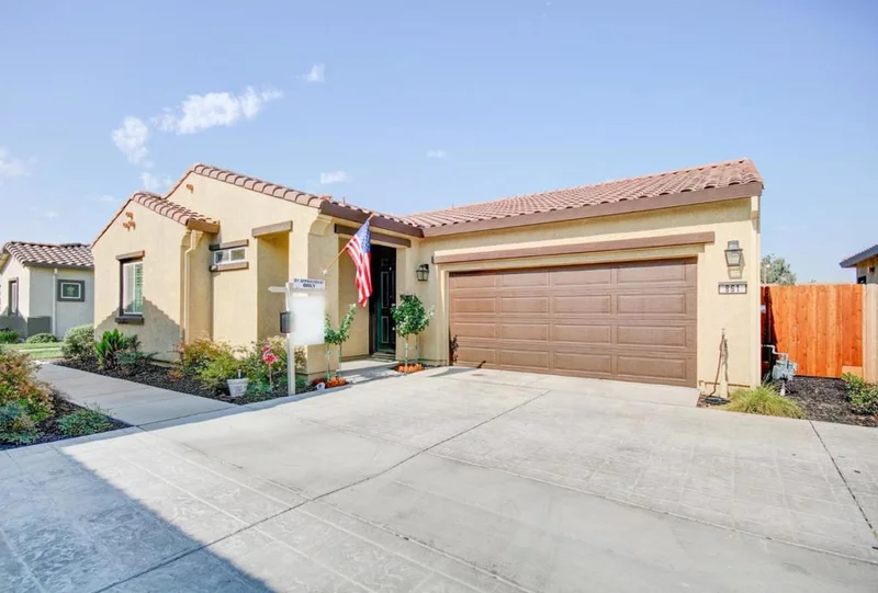 861 Grace, Los Banos, CA 93635