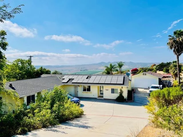 422 Hutchison St, Vista, CA 92084