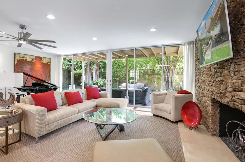 555 Baristo #C11, Palm Springs, CA 92262