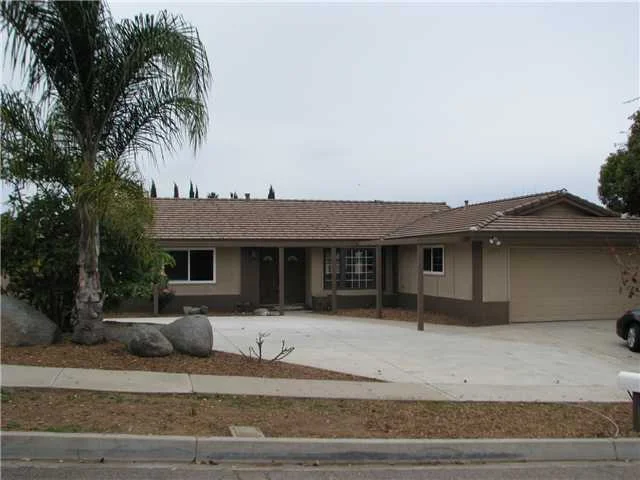 1872 Craigmore Avenue, Escondido, CA 92027