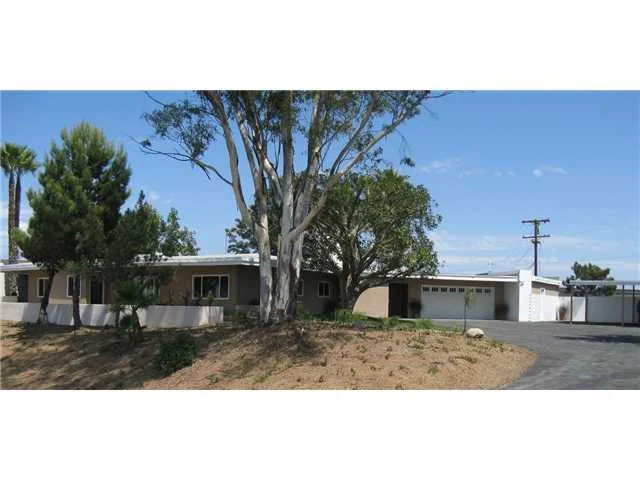 118 Caroline Way, Escondido, CA 92025