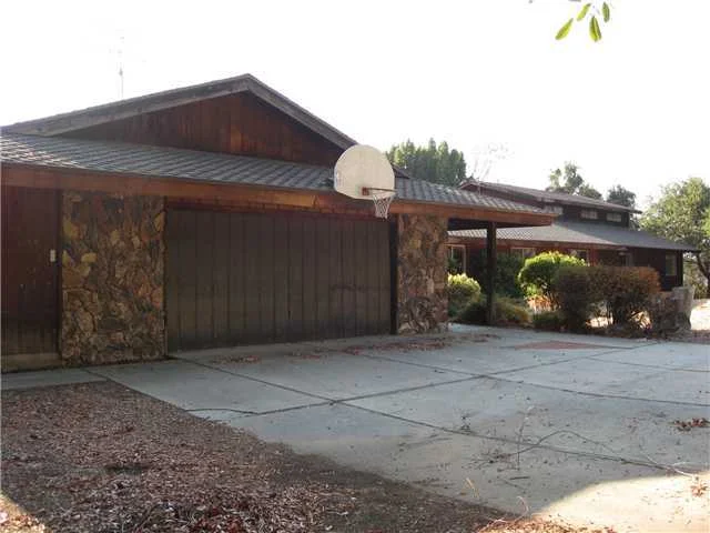 1005 Louise Lane, Escondido, CA 92025