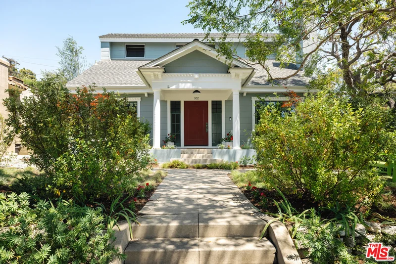 102 Ridgewood, Los Angeles, CA 90004
