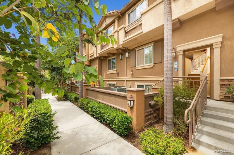 1039 Loretta Ln., Carlsbad, CA 92009