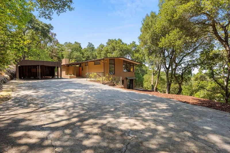 100 Twelve Oaks, Los Gatos, CA 95032
