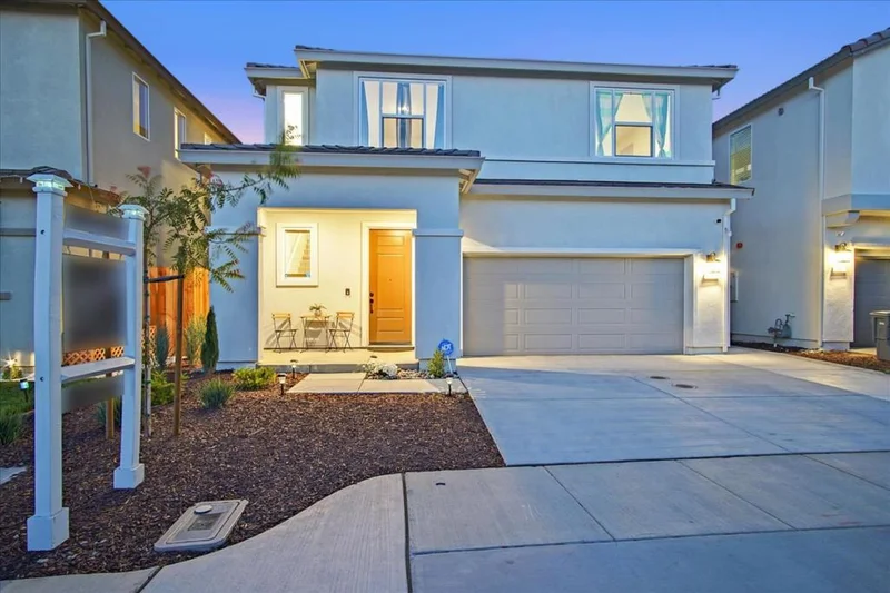 521 Gabriele, Hollister, CA 95023