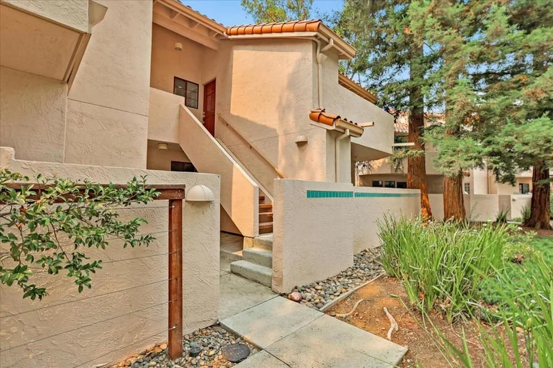 10200 Danube, Cupertino, CA 95014