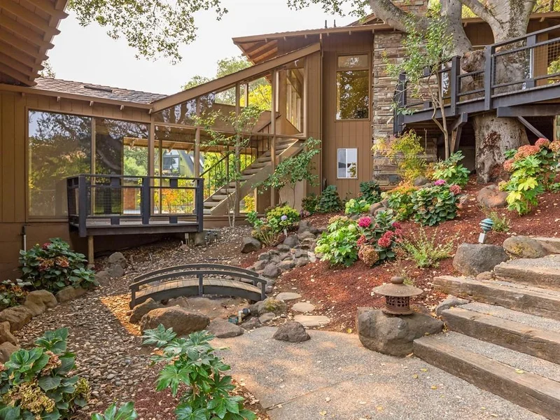 25303 La Loma, Los Altos Hills, CA 94022