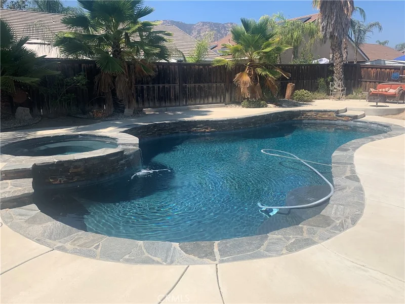 18915 Oakview Way, Lake Elsinore, CA 92530
