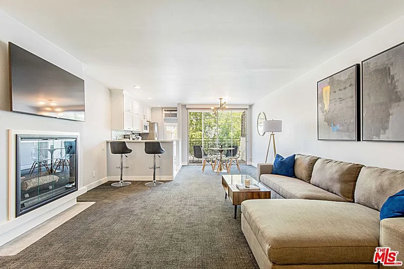 6151 Orange #203, Los Angeles, CA 90048