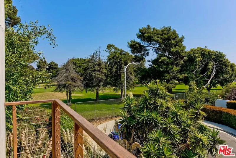899 Commonwealth, Venice, CA 90291