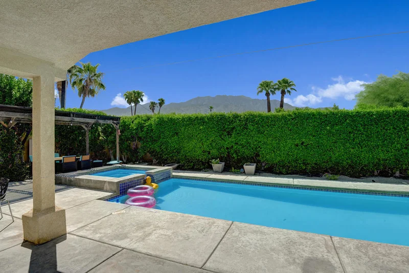 1895 Whitewater Club Dr., Palm Springs, CA 92262