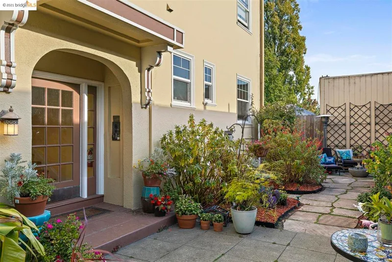 2706 Ashby Ave #2, Berkeley, CA 94705