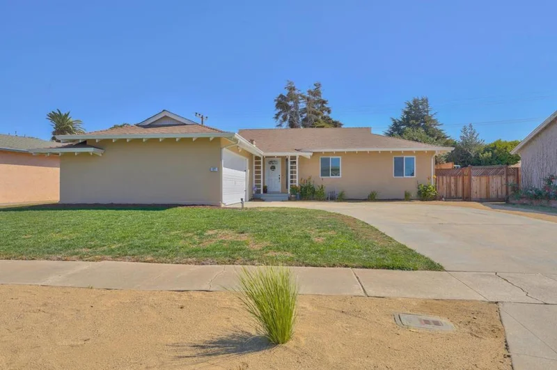 877 San Simeon, Salinas, CA 93901