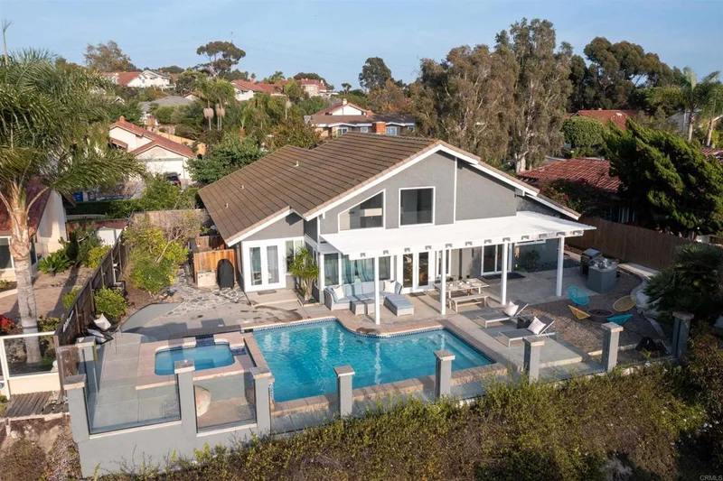 257 La Barranca Dr., Solana Beach, CA 92075