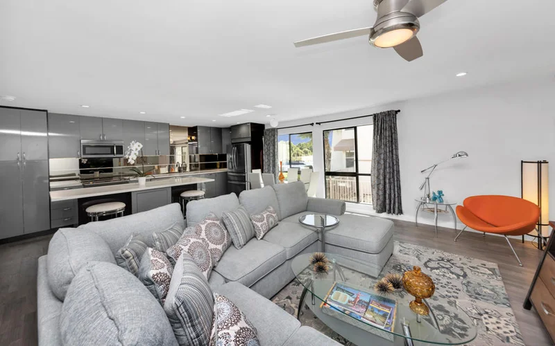 2727 Sierra Madre #3, Palm Springs, CA 92264