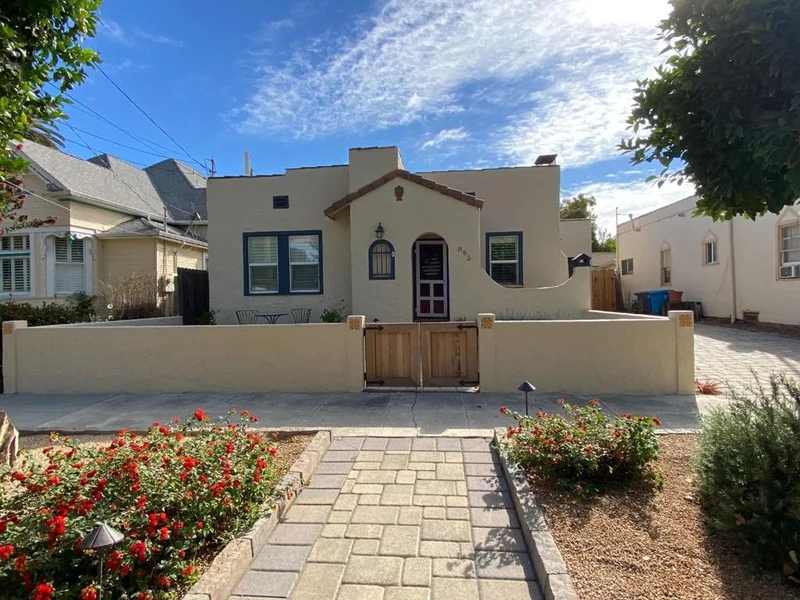 895 Monterey, Hollister, CA 95023